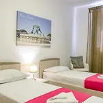 아파트 Lux Sea Front Penthouse With Breathtaking Views In St Pauls By 360 Estates 세인트폴스베이