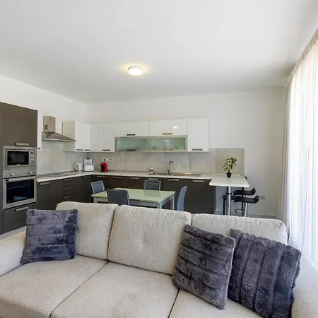 Apartament Lux Sea Front Penthouse With Breathtaking Views In St Pauls By 360 Estates