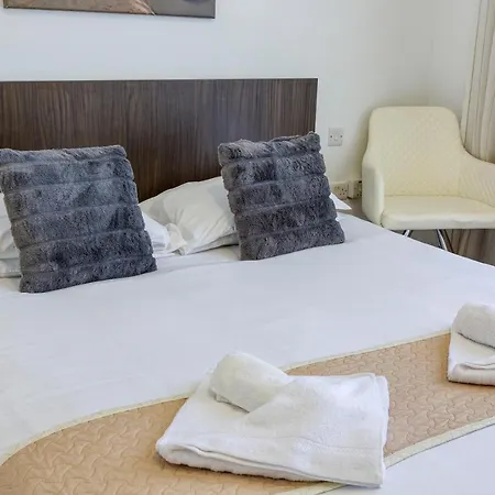 Lux Sea Front Penthouse With Breathtaking Views In St Pauls By 360 Estates شقة