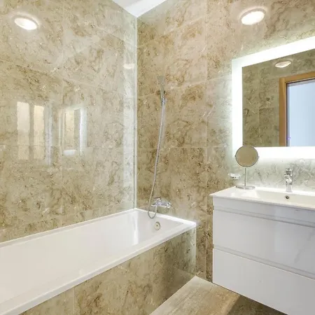 Апартаменты Lux Sea Front Penthouse With Breathtaking Views In St Pauls By 360 Estates *