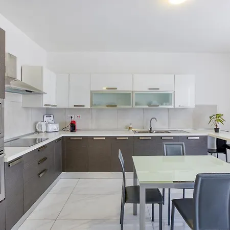 شقة Lux Sea Front Penthouse With Breathtaking Views In St Pauls By 360 Estates *