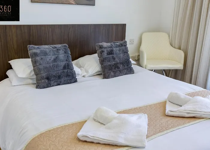 Lux Sea Front Penthouse With Breathtaking Views In St Pauls By 360 Estates Appartamento